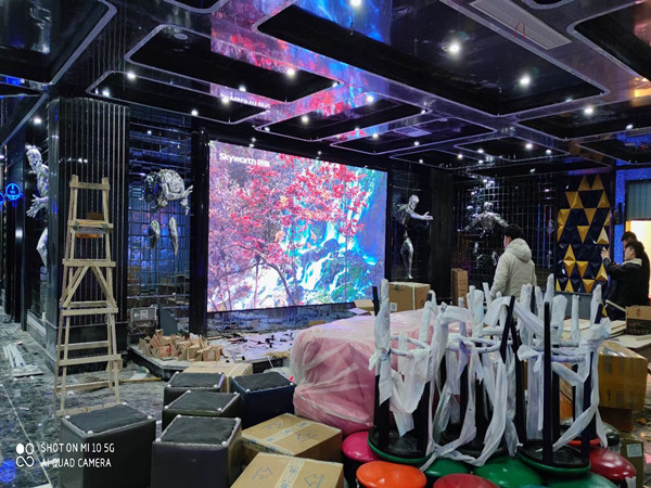 清新室内P2.5全彩显示屏